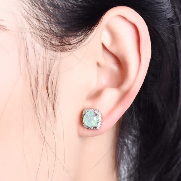 NEW 💎 18kt Rose Gold Fire Opal Halo Stud Earrings - Picture 4 of 5